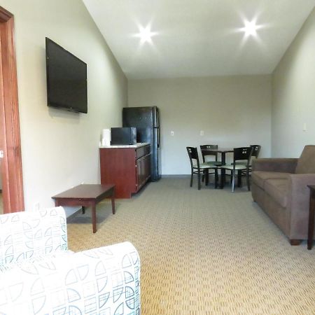 Edgewater Hotel And Suites 풋인베이 외부 사진