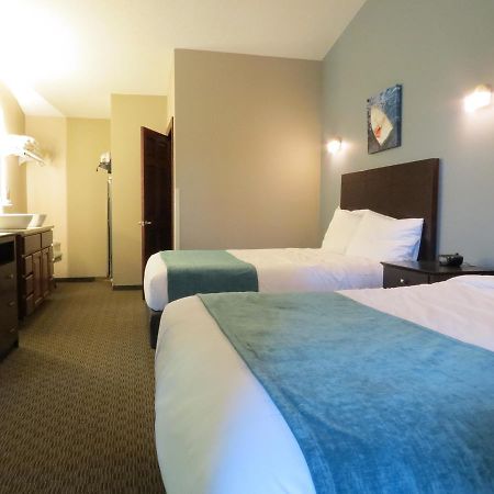 Edgewater Hotel And Suites 풋인베이 외부 사진