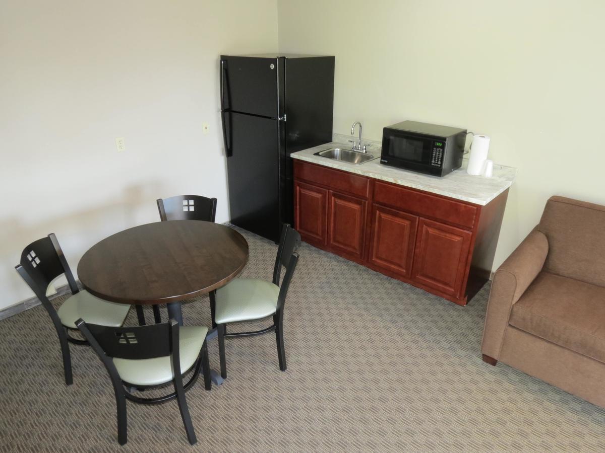 Edgewater Hotel And Suites 풋인베이 외부 사진