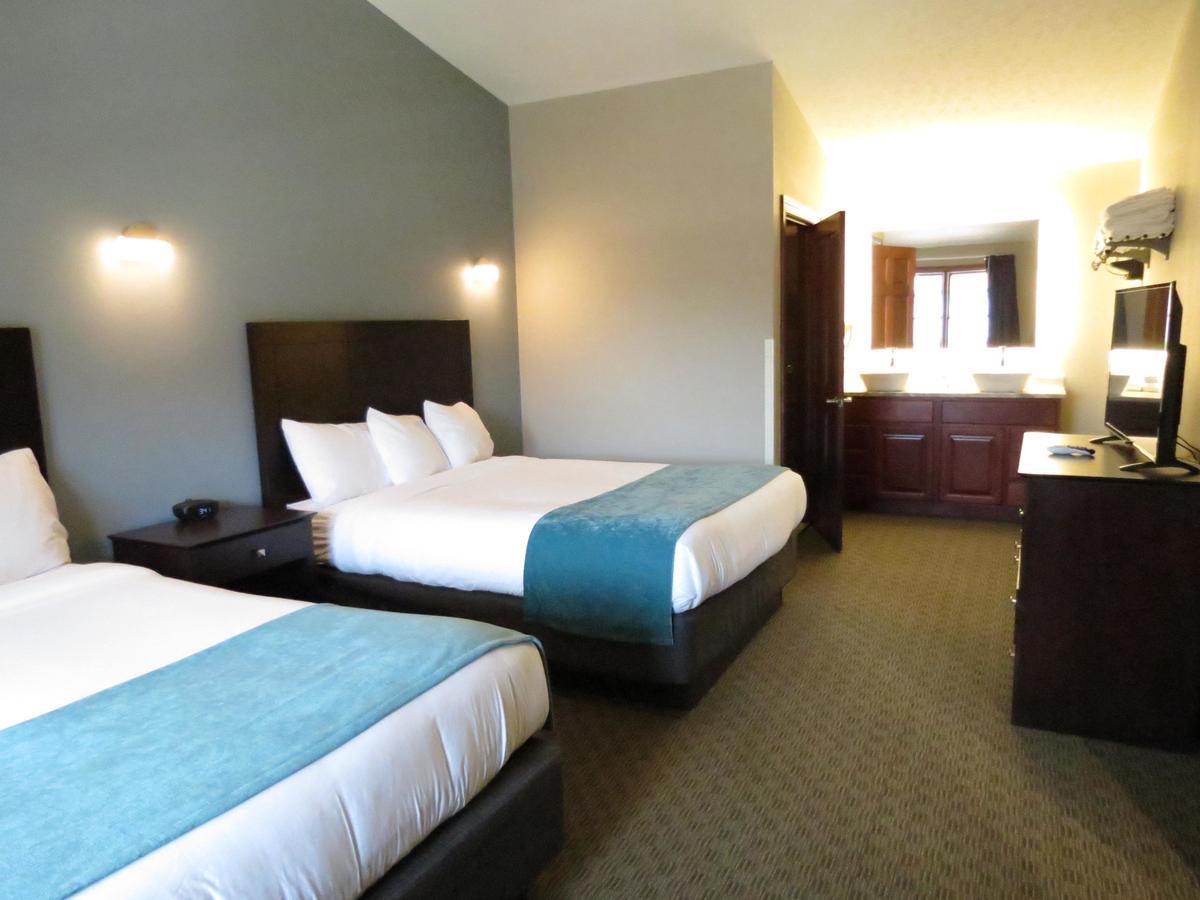 Edgewater Hotel And Suites 풋인베이 외부 사진